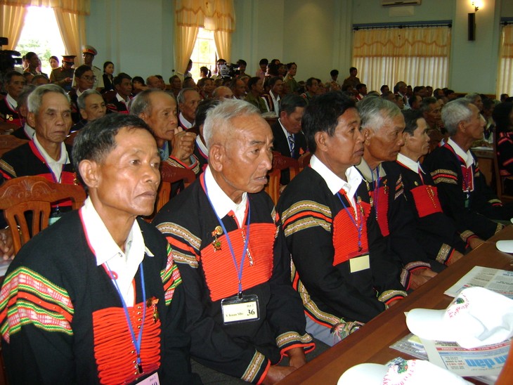 Mass media honors outstanding prestigious people and religious dignitaries - ảnh 1